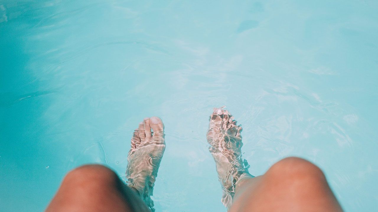 temperatura ideal del agua para nadar